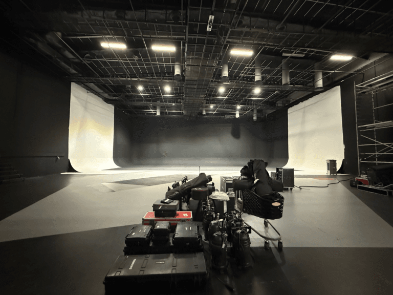 Interior do Estúdio 4 da Show Reel preparado para rodagem em Lisboa